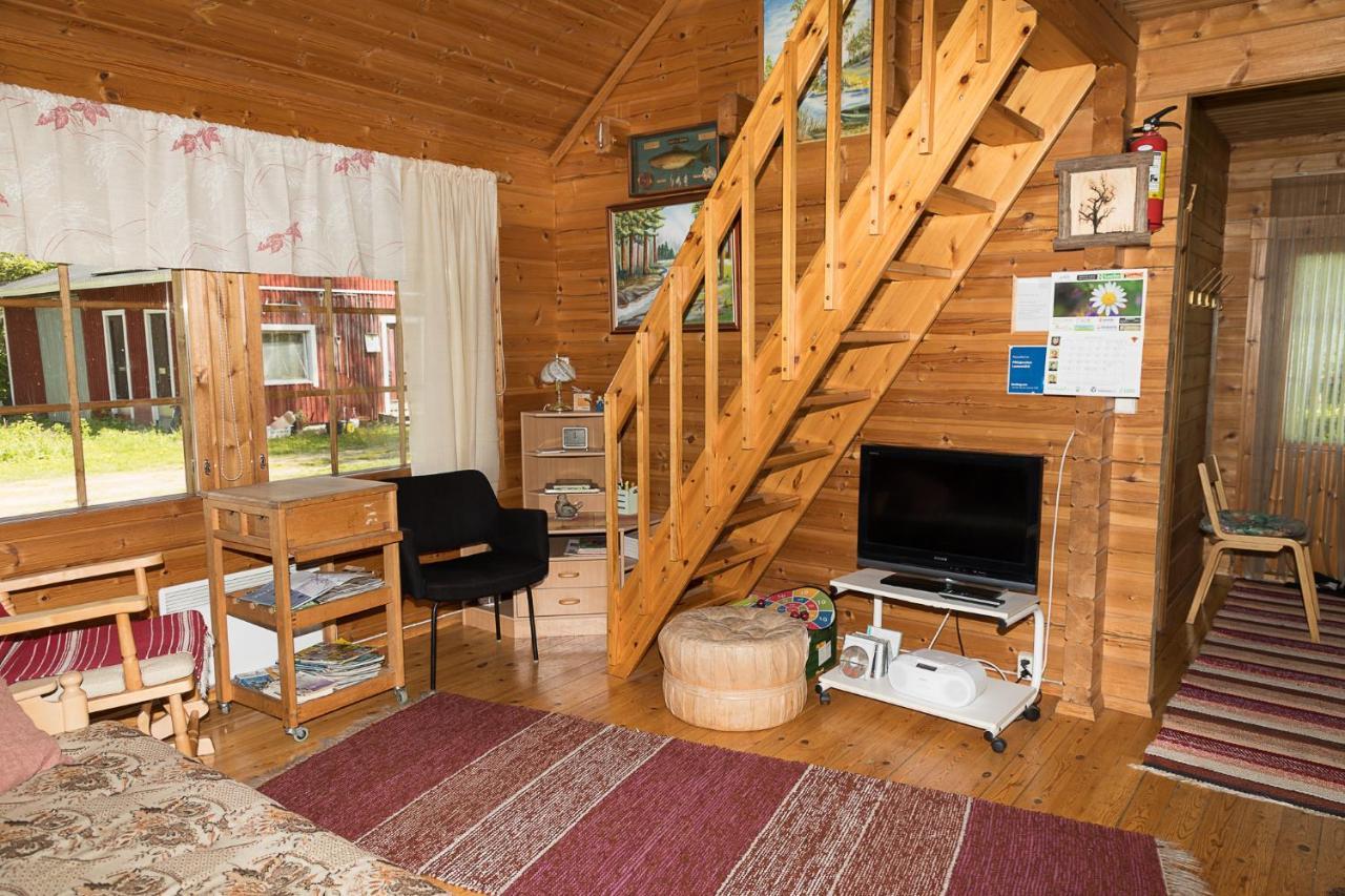 Pihlajamaeen Lomamoekit Vanhakyla Exterior foto